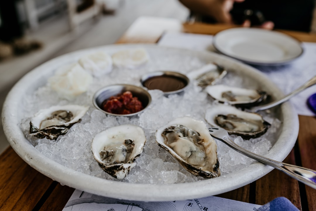 Buying oysters for entertaining: freshness, variety, and sourcing