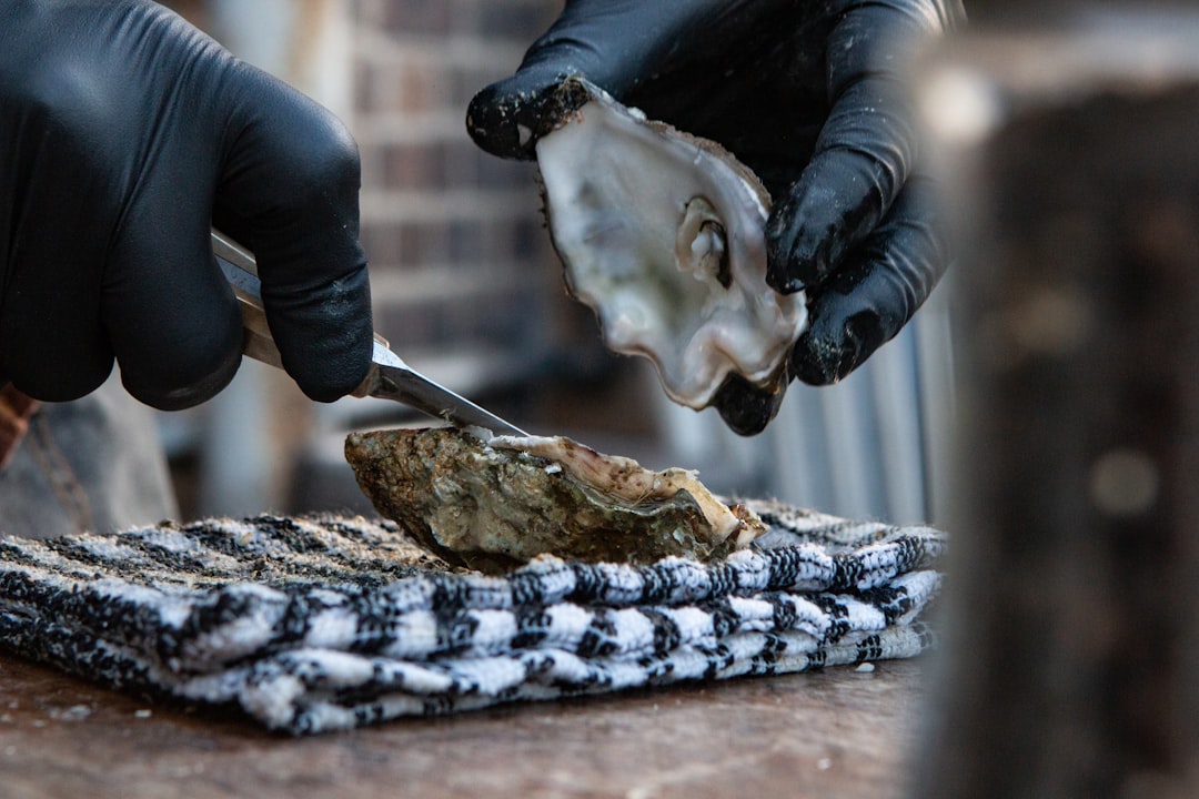 Oyster shucking techniques for high-volume raw bars